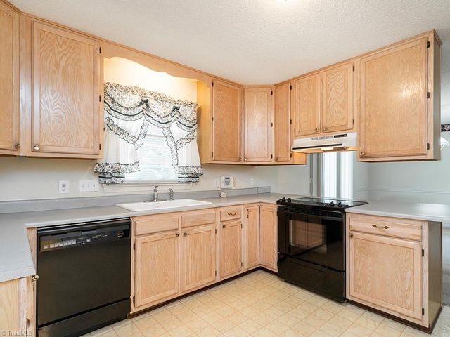 609 Rockwood Drive, Graham, NC 27253