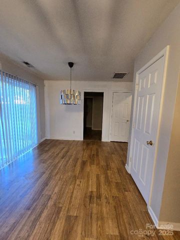 5320 Peach Place Lane, Charlotte, NC 28216