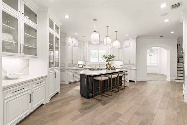 5142 Huckleberry Circle, Houston, TX 77056