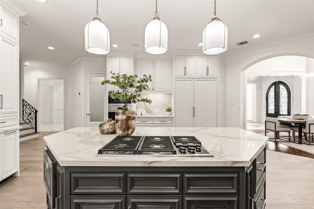 5142 Huckleberry Circle, Houston, TX 77056