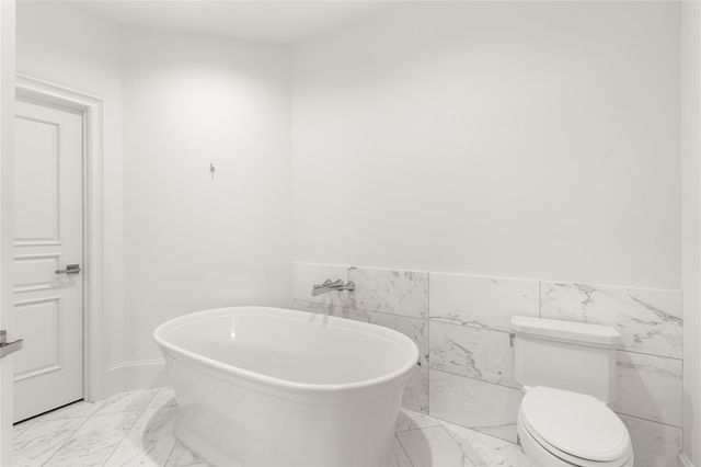 5142 Huckleberry Circle, Houston, TX 77056