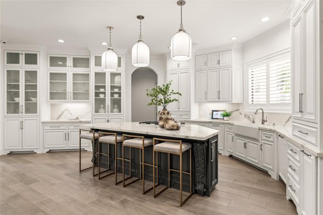 5142 Huckleberry Circle, Houston, TX 77056