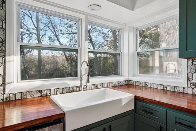 5686 N River Forest DRIVE, Glendale, WI 53209