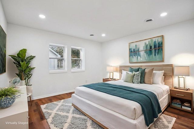 5686 N River Forest DRIVE, Glendale, WI 53209