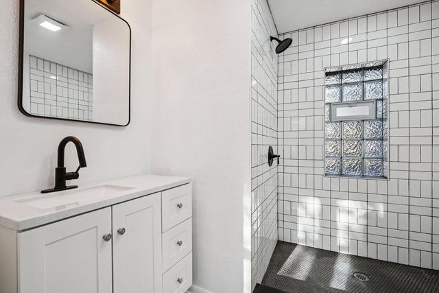 5686 N River Forest DRIVE, Glendale, WI 53209