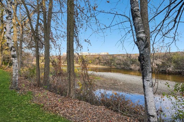 5686 N River Forest DRIVE, Glendale, WI 53209