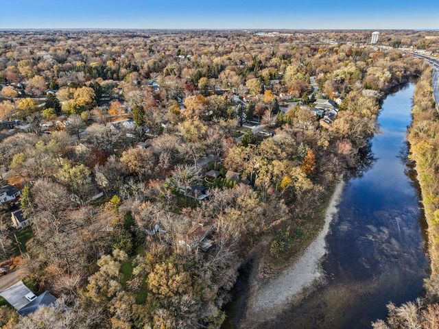 5686 N River Forest DRIVE, Glendale, WI 53209