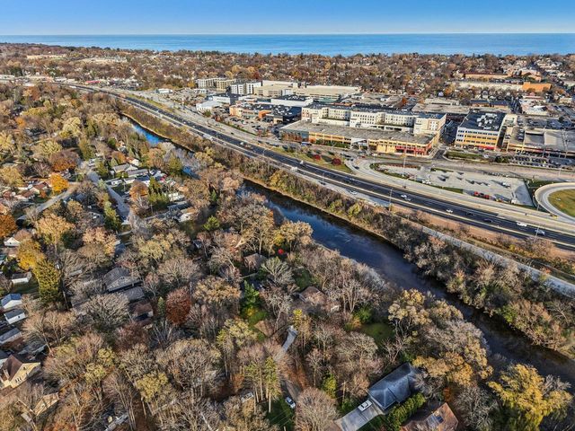 5686 N River Forest DRIVE, Glendale, WI 53209