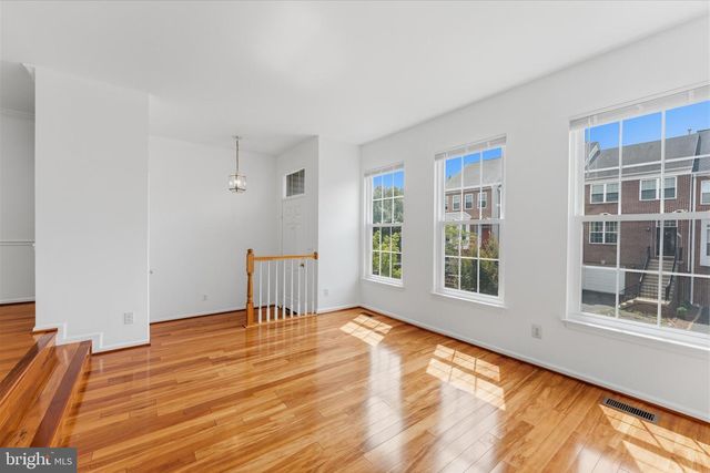 2550 JAMES MONROE CIR, Herndon, VA 20171