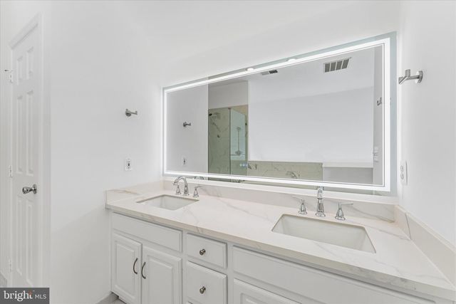 2550 JAMES MONROE CIR, Herndon, VA 20171