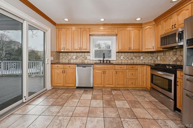 49 N Chatsworth Avenue, Larchmont, NY 10538