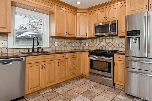 49 N Chatsworth Avenue, Larchmont, NY 10538