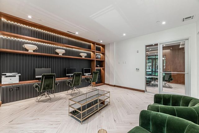 8877 Lakes At 610 Drive 172-1, Houston, TX 77054