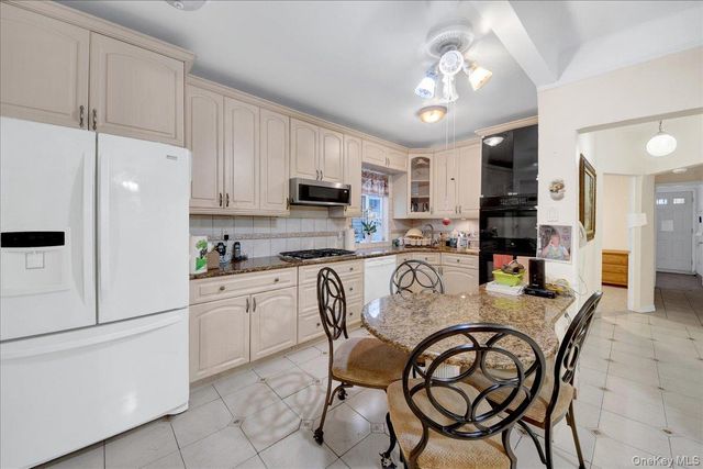 3170 Rawlins Avenue, Bronx, NY 10465