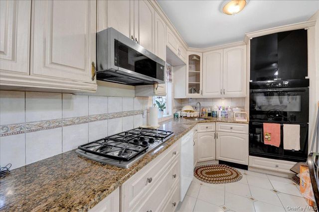 3170 Rawlins Avenue, Bronx, NY 10465