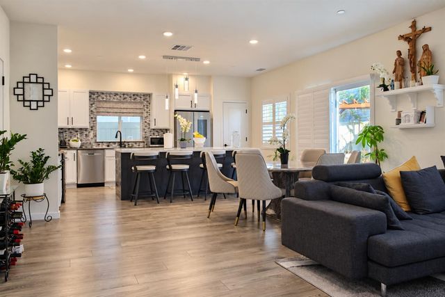 7660 Walpole Way, Elk Grove, CA 95758