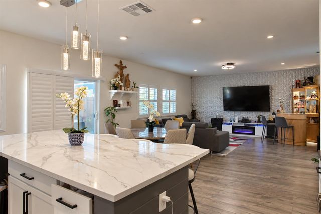 7660 Walpole Way, Elk Grove, CA 95758