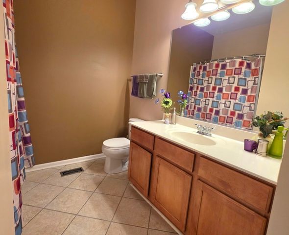 8211 Tremont Lane, Joliet, IL 60431