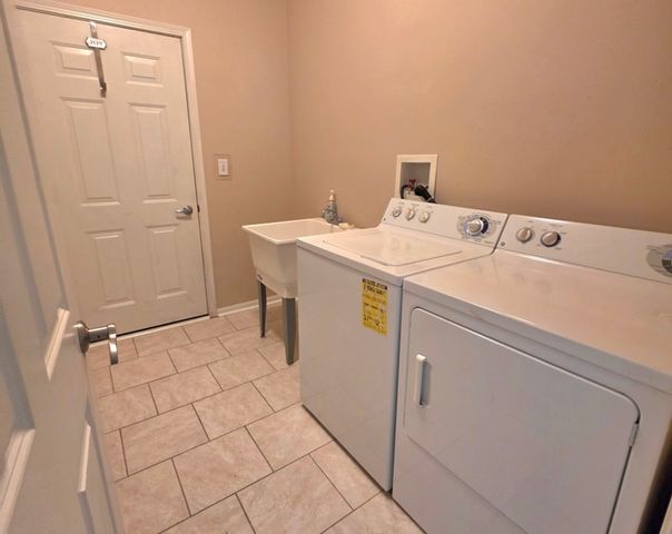 8211 Tremont Lane, Joliet, IL 60431