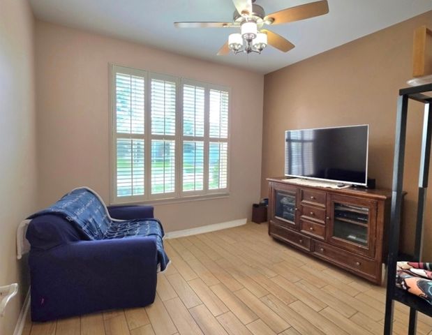 8211 Tremont Lane, Joliet, IL 60431