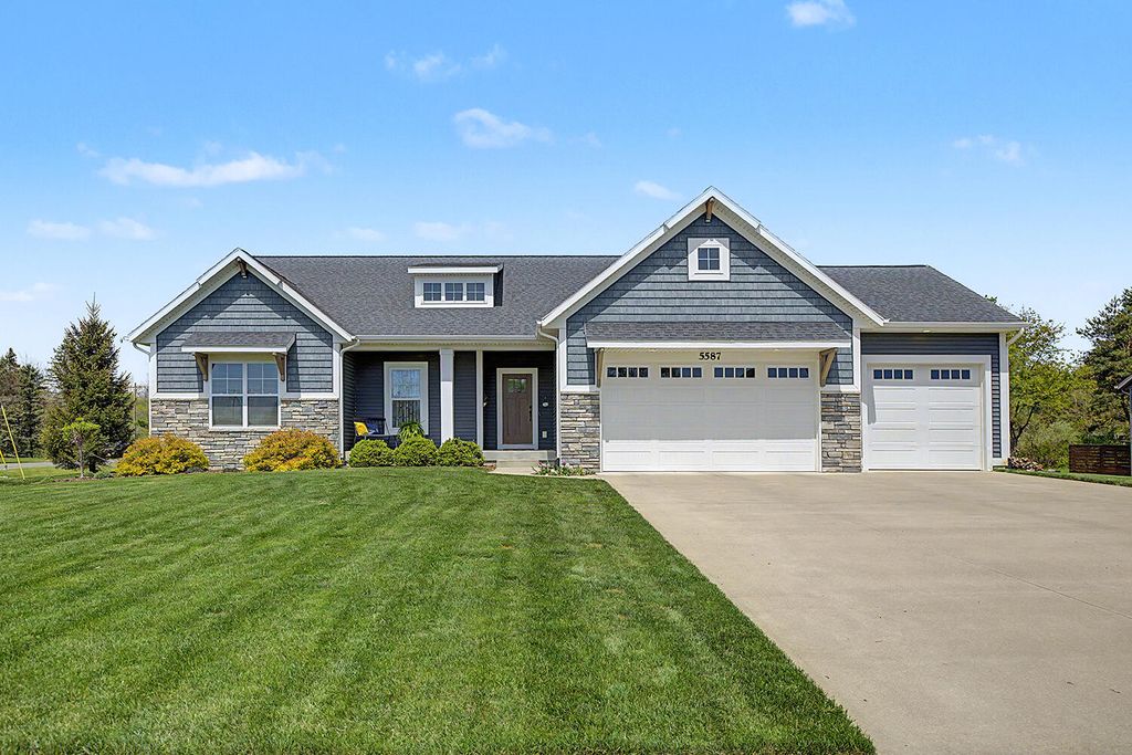 5587 Stanton Woods Drive, Blendon Twp, MI 49426