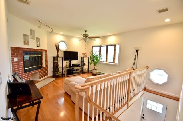 58 Cork Hill Rd, Ogdensburg Boro, NJ 07439