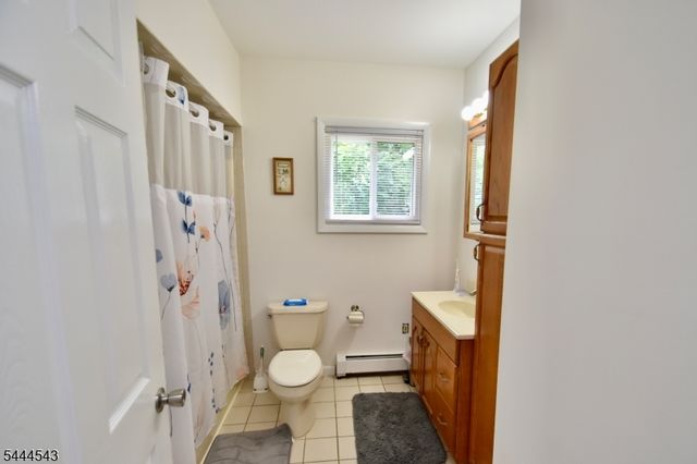 58 Cork Hill Rd, Ogdensburg Boro, NJ 07439