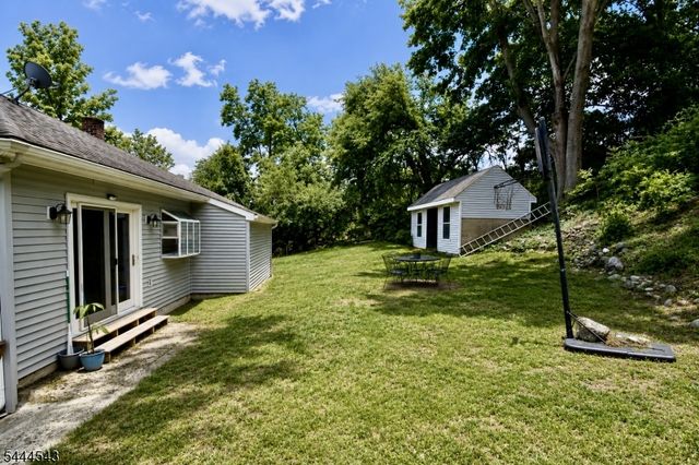 58 Cork Hill Rd, Ogdensburg Boro, NJ 07439