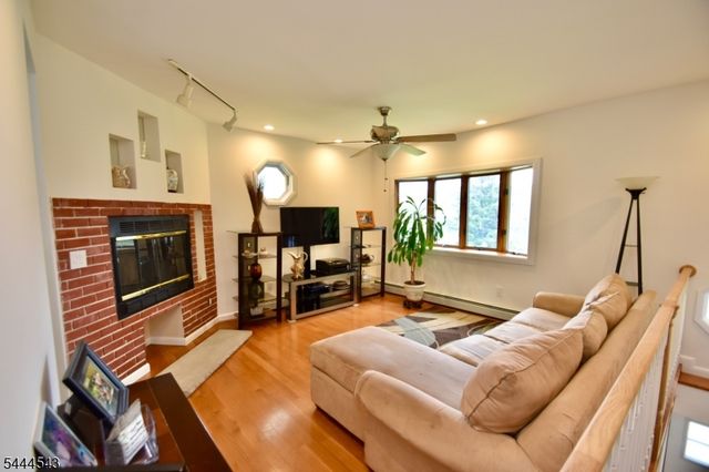58 Cork Hill Rd, Ogdensburg Boro, NJ 07439