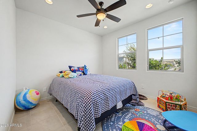1957 W Fawn Way, San Tan Valley, AZ 85144