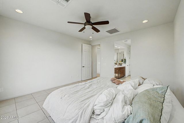 1957 W Fawn Way, San Tan Valley, AZ 85144