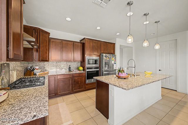 1957 W Fawn Way, San Tan Valley, AZ 85144