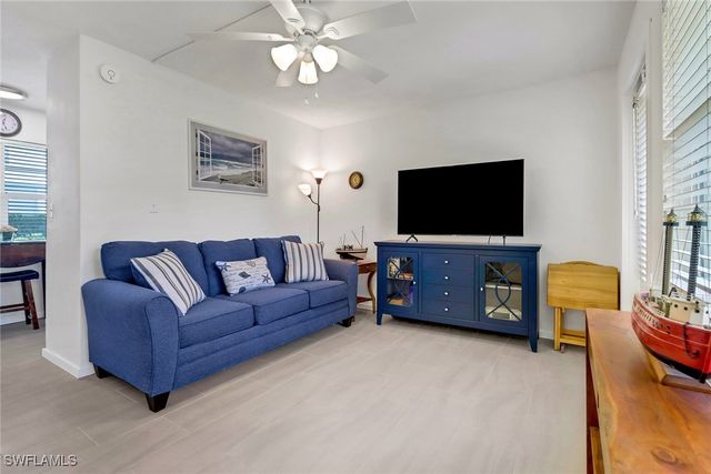 207 8th AVE S 207A, Naples, FL 34102