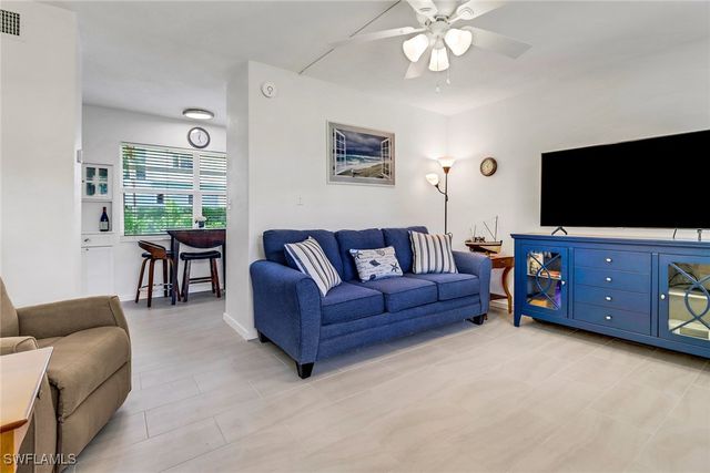 207 8th AVE S 207A, Naples, FL 34102