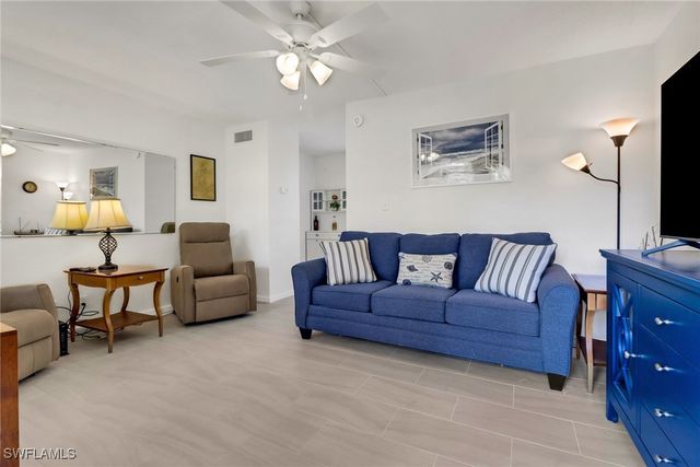 207 8th AVE S 207A, Naples, FL 34102