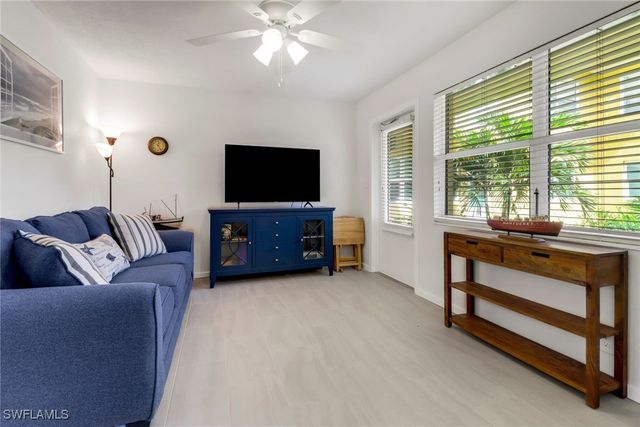 207 8th AVE S 207A, Naples, FL 34102