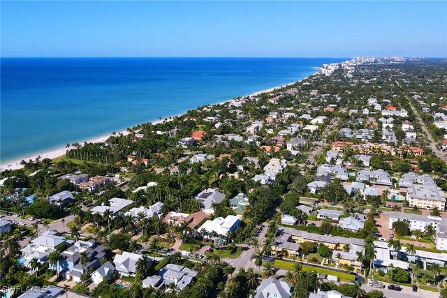 207 8th AVE S 207A, Naples, FL 34102