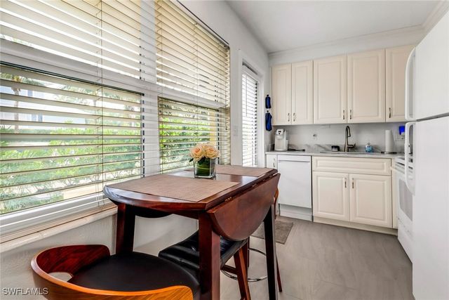 207 8th AVE S 207A, Naples, FL 34102