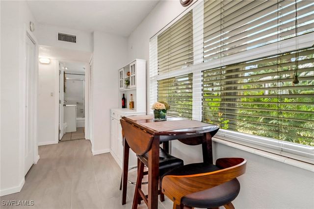 207 8th AVE S 207A, Naples, FL 34102