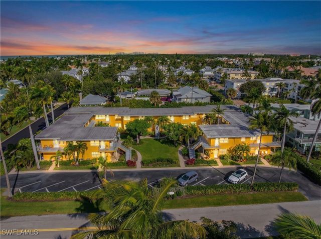 207 8th AVE S 207A, Naples, FL 34102