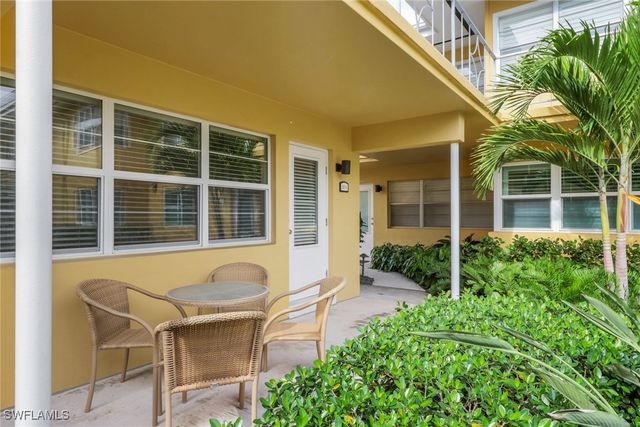 207 8th AVE S 207A, Naples, FL 34102