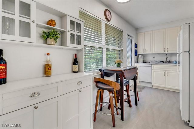 207 8th AVE S 207A, Naples, FL 34102