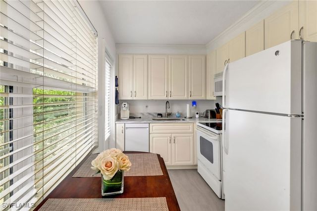 207 8th AVE S 207A, Naples, FL 34102