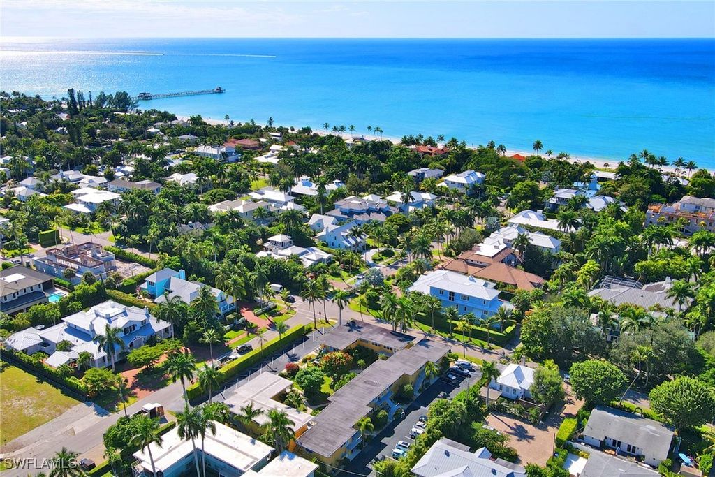 207 8th AVE S 207A, Naples, FL 34102