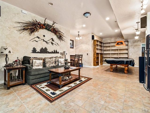 553 S Saunders Dr, Pueblo West, CO 81007