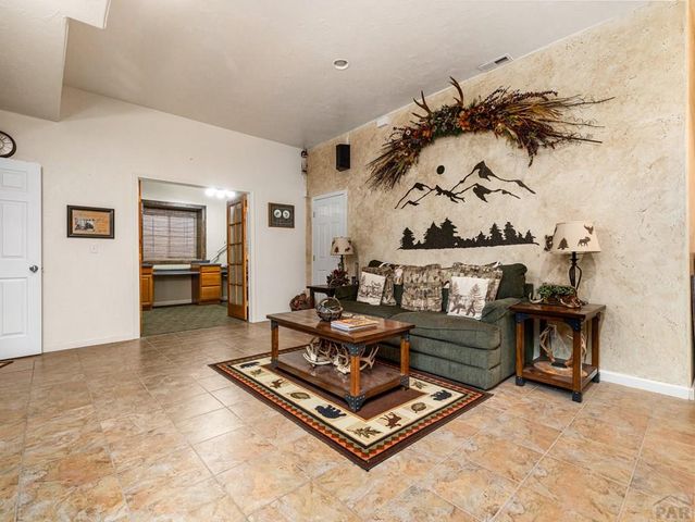 553 S Saunders Dr, Pueblo West, CO 81007