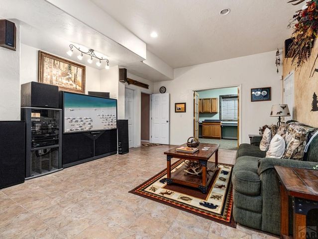 553 S Saunders Dr, Pueblo West, CO 81007