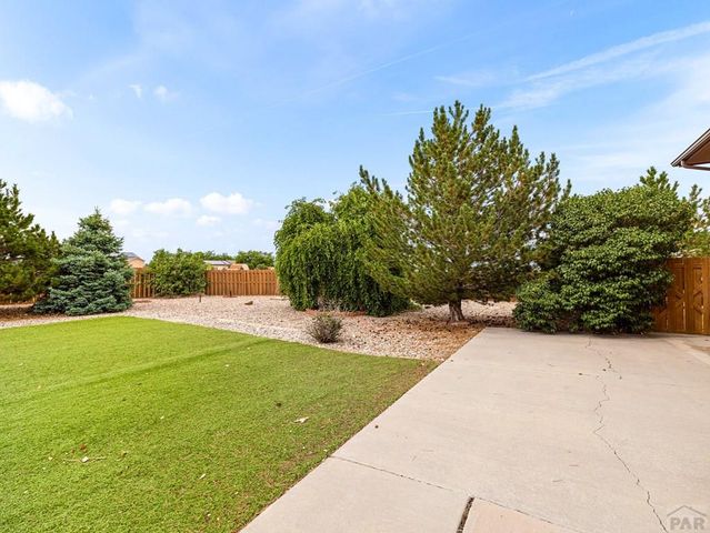 553 S Saunders Dr, Pueblo West, CO 81007