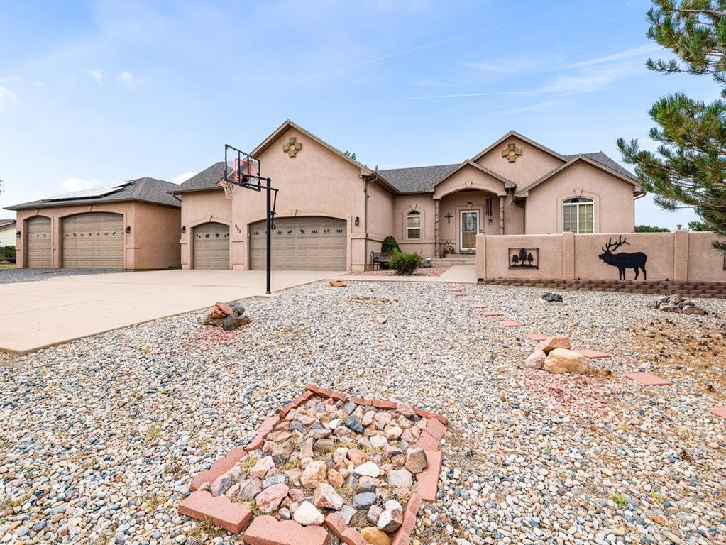 553 S Saunders Dr, Pueblo West, CO 81007