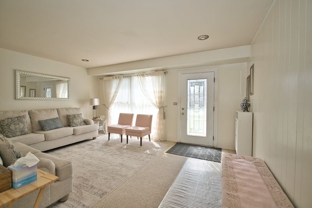 6948 Beckwith Road, Morton Grove, IL 60053 — photo 3